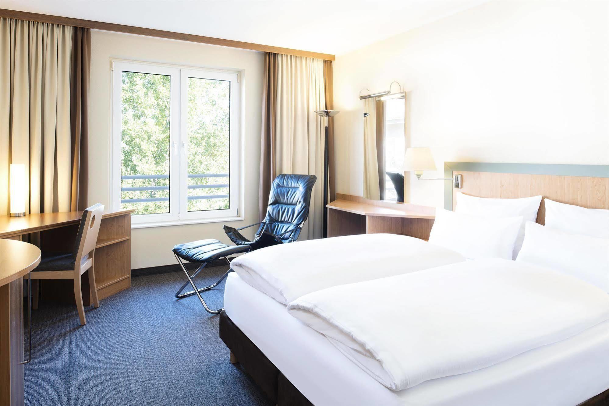Nh Berlin Potsdam Conference Center Hotel Kleinmachnow Exterior photo